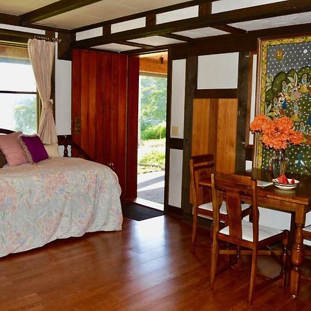 Oceanfront Suite Гибсонс Экстерьер фото