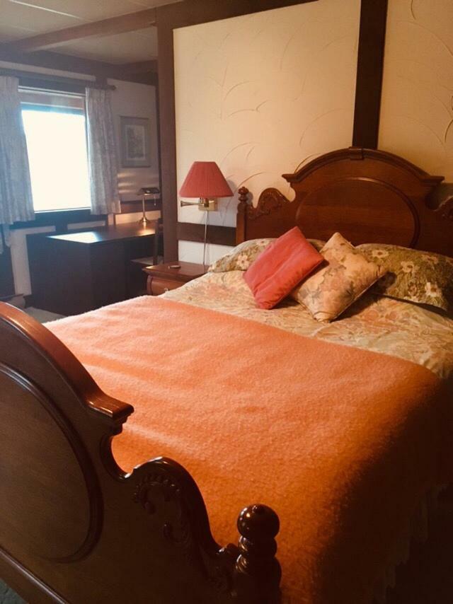 Oceanfront Suite Гибсонс Экстерьер фото
